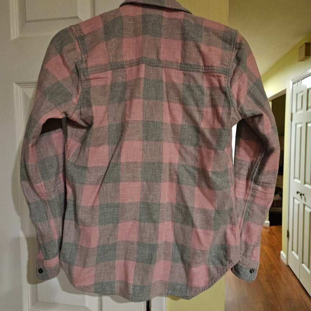 Faherty women's pink and gray reversible flannel shirt - Picture 6 of 7